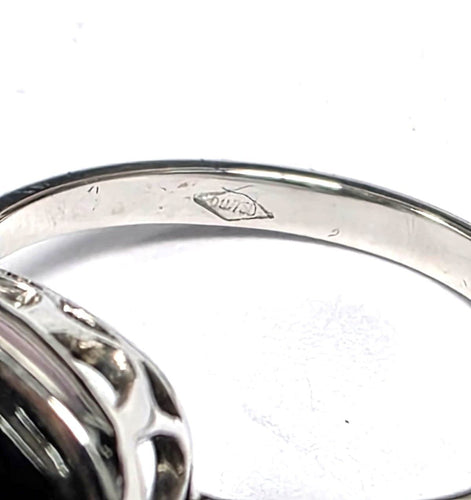 Bague 54 Bague en platine ornée d'onyx taillé à la main et d'un gros diamant taille ancienne 58 Facettes