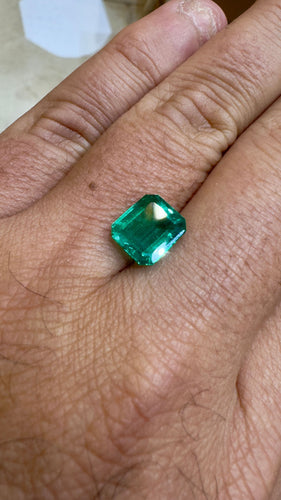 Gemstone Émeraude de Colombie certifiée de 2,92 carats 58 Facettes