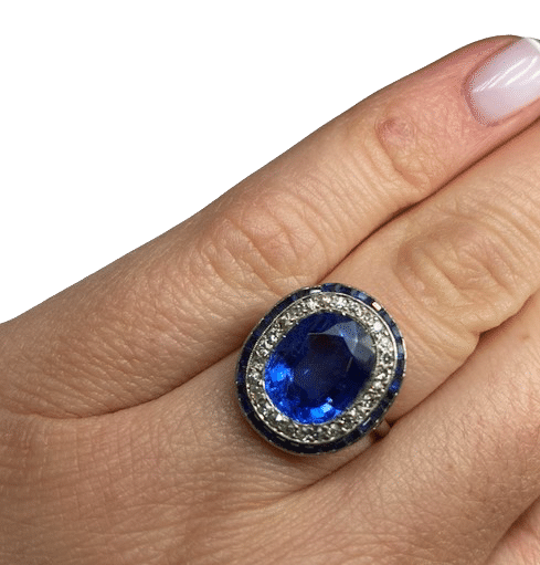 Art-Deco-Ring aus Platin, Diamanten und burmesischem Saphir