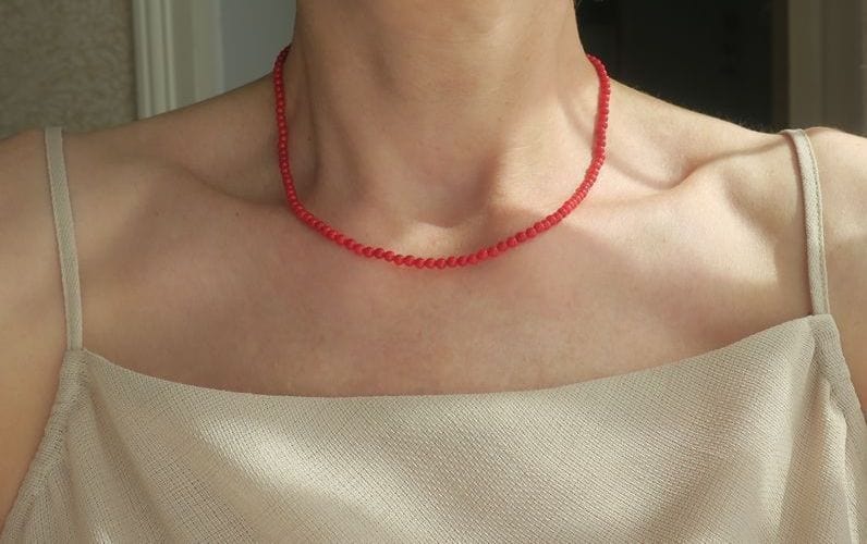Collier Collier choker corail rouge fermoir or jaune 58 Facettes