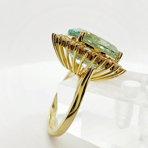 Bague 55 Bague en or jaune de haute joaillerie ornée d'une aigue-marine et d'un halo de diamants 58 Facettes 50357