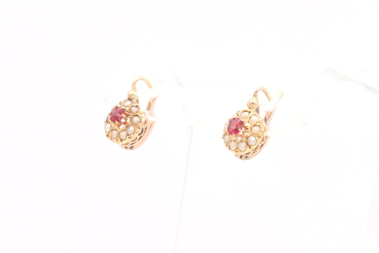 Boucles d'oreilles Boucles d'oreilles Napoléon III en or jaune serties de rubis et de perles 58 Facettes 21391