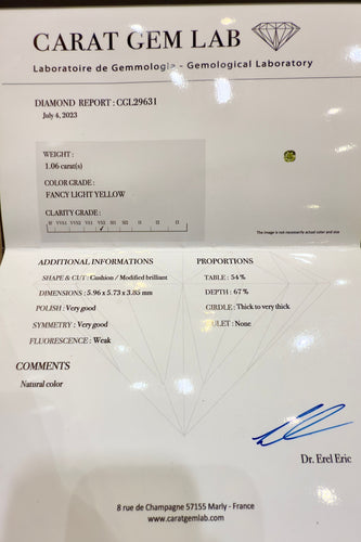 Bague 52 Solitaire en diamant jaune certifié fancy yellow , or blanc 18 carats 58 Facettes