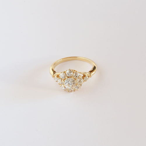 Eski pırlantalarla süslenmiş sarı altın vintage rozet yüzük 