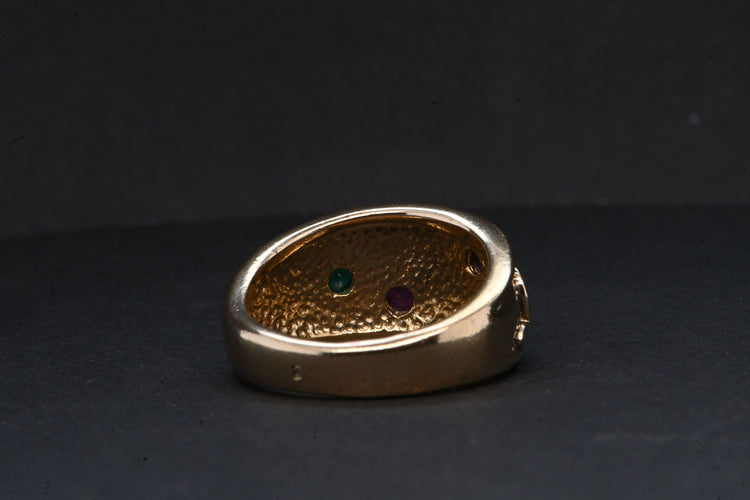 52 Bague en or sertie de pierres précieuses 58 Facettes