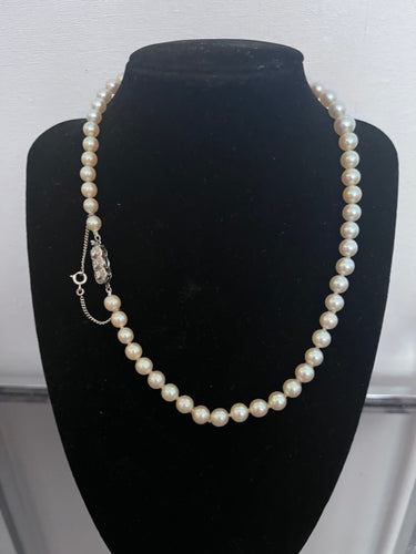 Akoya-Zuchtperlenkette mit Goldverschluss und 3 Diamanten - 44,5 cm 