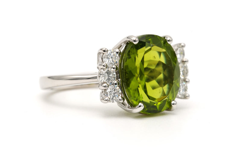 Bague 56 Bague contemporaine - Bague en or blanc 18 carats, péridot et diamants 0,66 ct 58 Facettes 23249