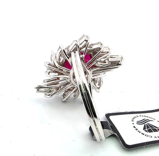Bague 58 Magnifique bague en or blanc ornée d'un rubis de Birmanie et de diamants 58 Facettes