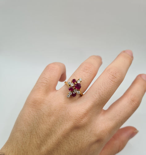 Bague 53 Bague or jaune, diamants, rubis 58 Facettes