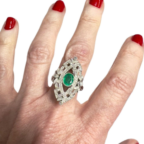Bague 58.5 Bague navette de style Art Déco en platine avec diamants et émeraude 58 Facettes Q892A