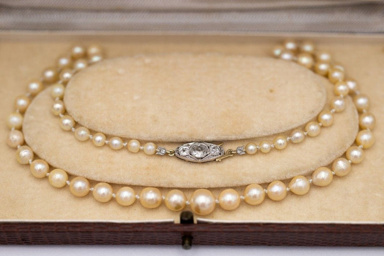 Collier Collier ancien en perles, fermoir en or jaune et platine et diamants 58 Facettes 10271