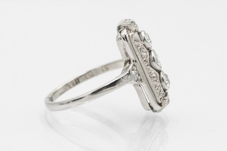 Bague 54 Bague Art Déco en or blanc et platine sertie de diamants, années 1940 58 Facettes KLD1