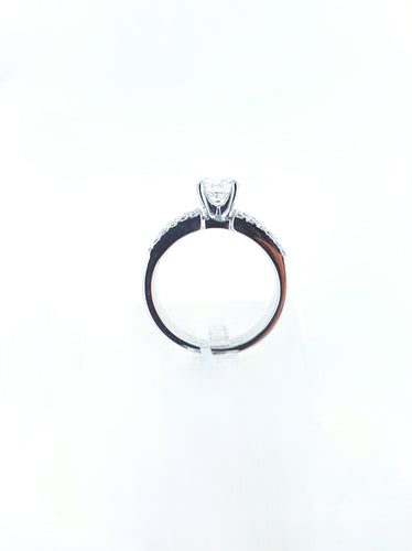 Bague 55 Solitaire en or gris et diamants 58 Facettes