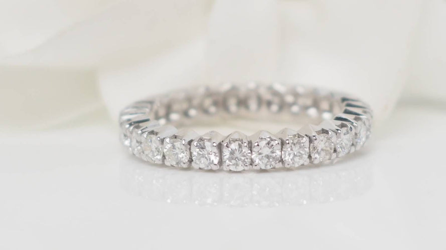 Bague Alliance américaine en or blanc et diamants 1,30ct 58 Facettes