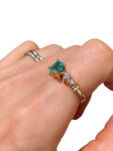 Bague 51.5 Bague vintage or jaune sertie d'une émeraude et de diamants 58 Facettes