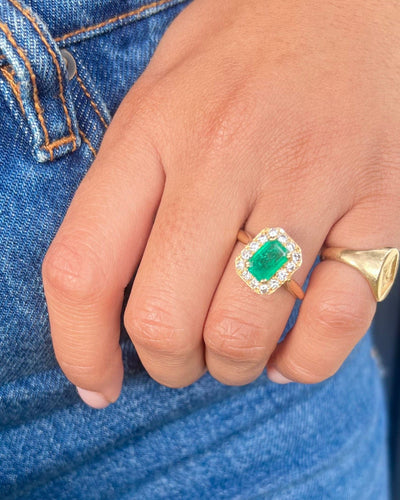 Bague 58 Bague en or jaune, émeraude et diamants 58 Facettes