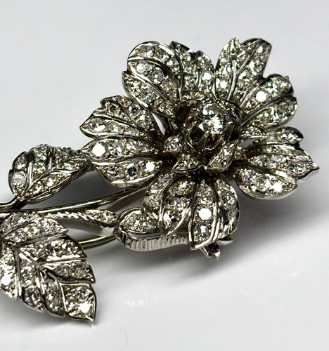 Broche Broche florale rétro en or blanc et diamants – années 40 58 Facettes E31