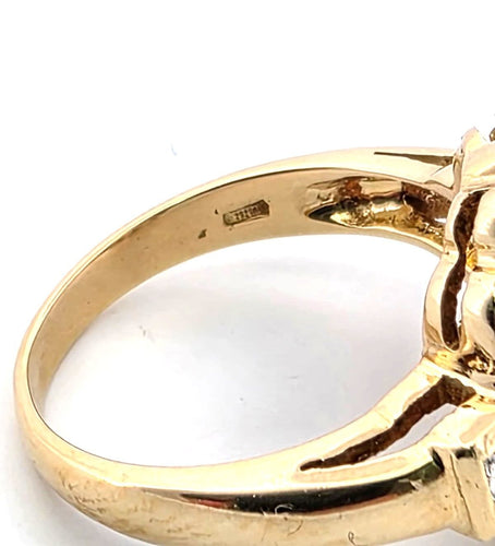 Bague 55 Bague en or jaune des années 1950 avec saphir et diamants 58 Facettes