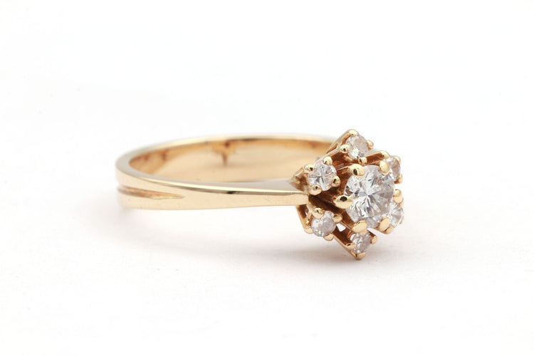 Bague 54 Bague contemporaine en or jaune sertie de diamants 58 Facettes A051