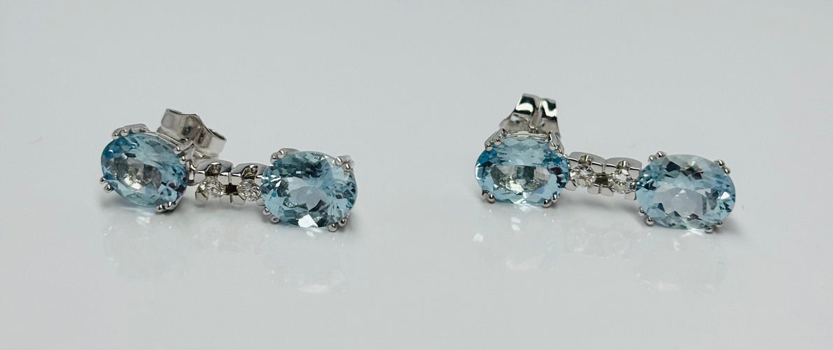 Boucles d'oreilles Boucles d'oreilles contemporaines en or blanc serties d'aigues-marines de 6,05 ct et de diamants de 0,20 ct 58 Facettes Q251B