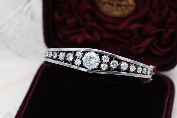 Bracelet Bracelet ancien en or blanc 14k et diamants 5.07ct dont central 2.82ct 58 Facettes 10385