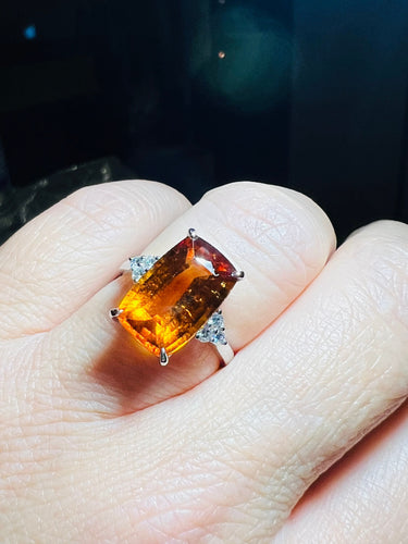 Gullring, Spessartitt-granat på 6,40 ct, 6 diamanter
