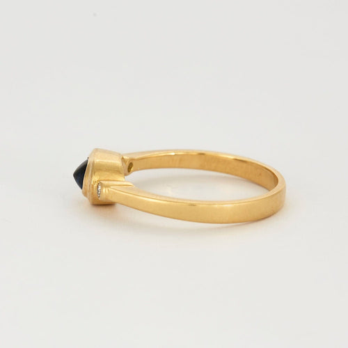 Bague 56 Bague jonc en or jaune, saphir et diamants 58 Facettes SPEV 13