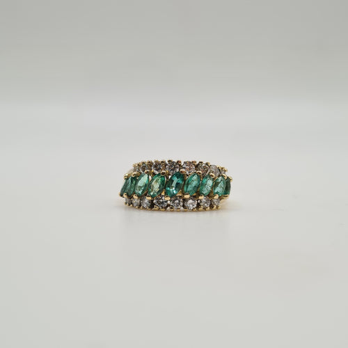 Bague 54 Bague or jaune 18 carats sertie d’émeraudes navettes et diamants naturels 58 Facettes