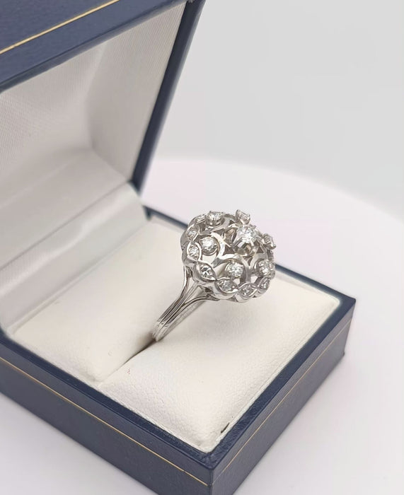 Vintage platina ring versierd met diamanten