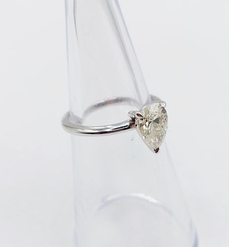 Bague 48.5 Bague solitaire or blanc et diamant Fancy Light Yellow, certificat AIG 58 Facettes A05697