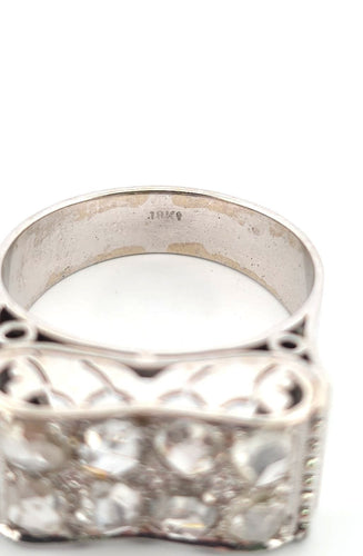 Bague 64 Bague en or blanc avec diamants roses en motif damier 58 Facettes