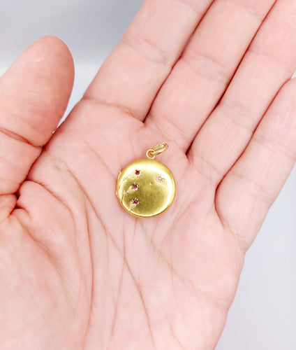 Pendentif porte-photo or jaune, pierre rouge et perle (circa 1900) 58 Facettes A06217