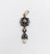 Pendentif Pendentif victorien fleur or jaune et argent, diamants taille roses sur paillon et perle (circa 1880) 58 Facettes A05643