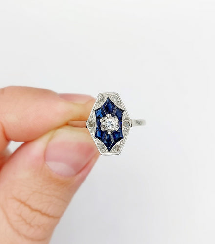 Bague 59.5 Bague marquise art deco or blanc 18k diamant et sapphires calibrés (circa 1930) 58 Facettes A05092