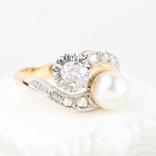 Bague Bague vintage toi et moi en or jaune 18 carats, sertie de diamants et ornée d'une perle. 58 Facettes 134237