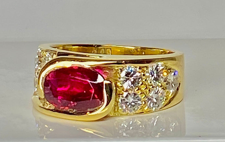 Bague 58 Bague en or jaune 18 carats, rubis 2,25 carats et 10 diamants 58 Facettes AB412