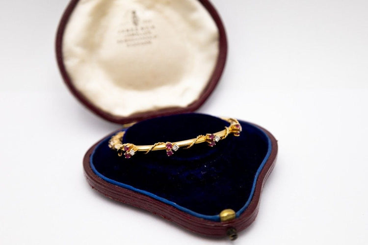 Bracelet Bracelet ancien Art Nouveau en or jaune avec rubis et diamants 58 Facettes 10569