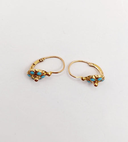 Boucles d'oreilles Boucles d’oreilles dormeuses fleur émail bleu en or 18k 58 Facettes A06471