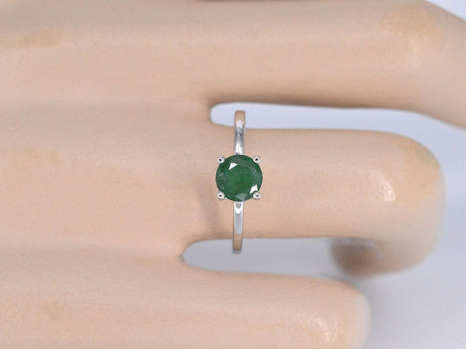 Bague 54 Bague en or blanc avec émeraude 58 Facettes 2206