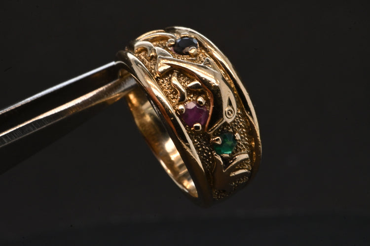 52 Bague en or sertie de pierres précieuses 58 Facettes