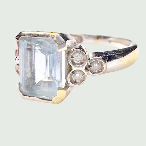 Bague BAGUE EN OR 18 KT DESIGN CONTEMPORAIN avec DIAMANTS et AIGUE-MARINE 58 Facettes Q842 (871)