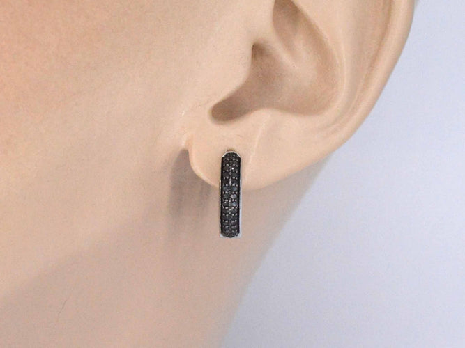 Boucles d'oreilles Boucles d'oreilles en or blanc avec diamants noirs 58 Facettes 2227