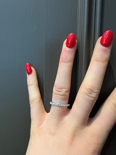 Bague 52 Bague en or blanc 18 carats avec diamants 58 Facettes