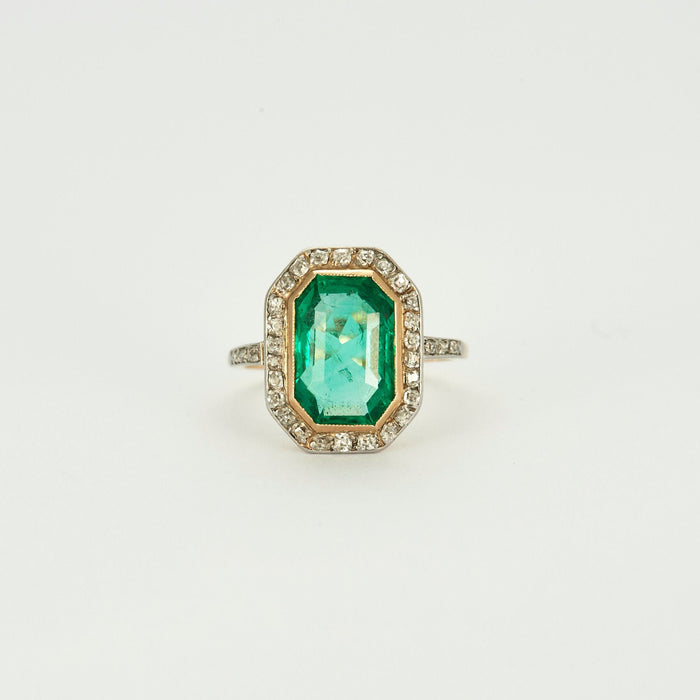 Ring platinum and yellow gold emerald and diamonds