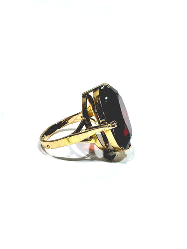 18-carat champagne gold ring and garnet 