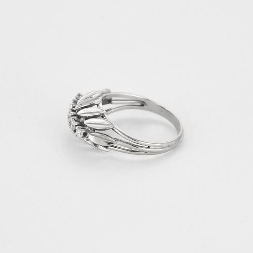 Bague 57.5 Bague en or gris et diamants 58 Facettes COL31342