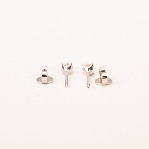 Boucles d'oreilles Boucles d'oreilles puces diamants en or blanc 58 Facettes