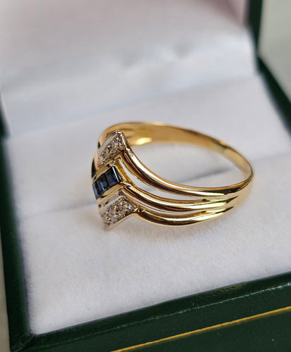 Bague 58 Bague or jaune, saphirs, diamants 58 Facettes 592