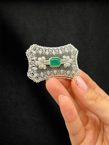 Broche Broche « Le Treillis des Rêves » en platine, diamants et émeraudes 58 Facettes