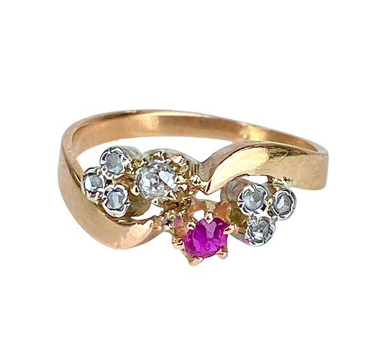 Bague 49 Bague en or 18 carats en diamants et rubis, époque 1900 58 Facettes AB490
